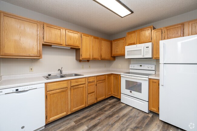 2BR, 2BA - 960SF - Kitchen