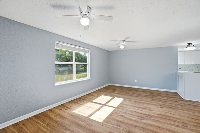 Building Photo - 7819 Bayside Dr