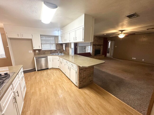 3212 Camarie Ave