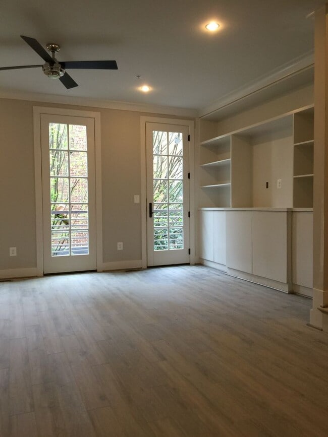 Photo - 918 N Buchanan St