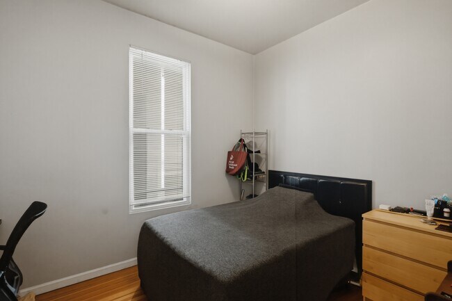 Photo - 3814 N Marshfield Ave Unit 1