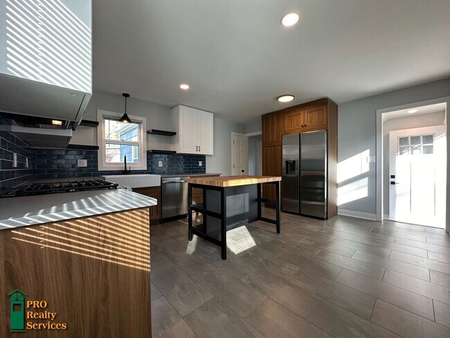 Photo - 4 Bedroom Home **Half Off 1 Month's Rent w...