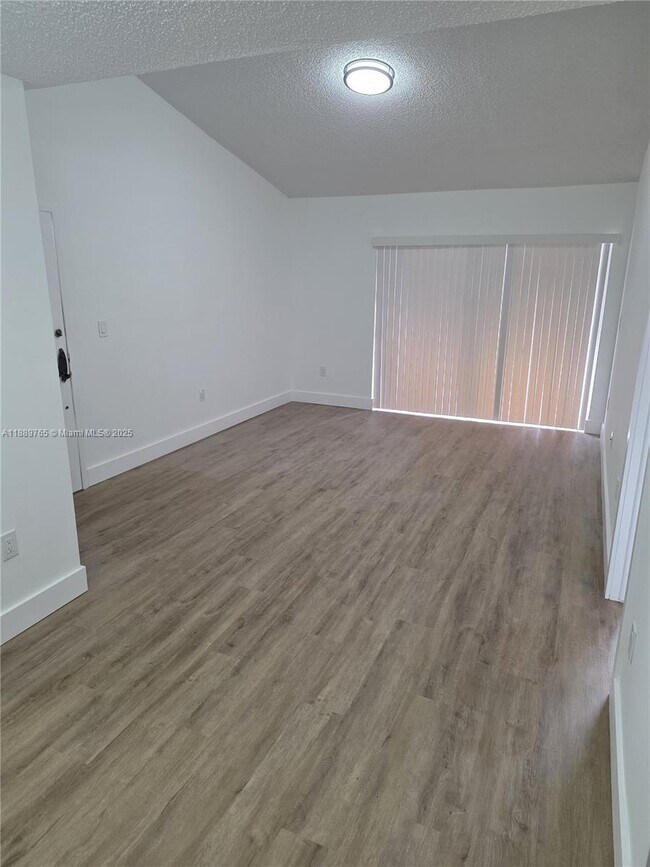 Photo - 15600 SW 80th St Unidad L-201