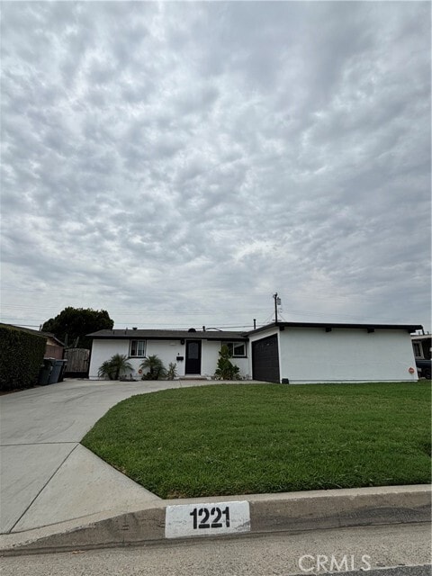 1221 N Aldenville Ave
