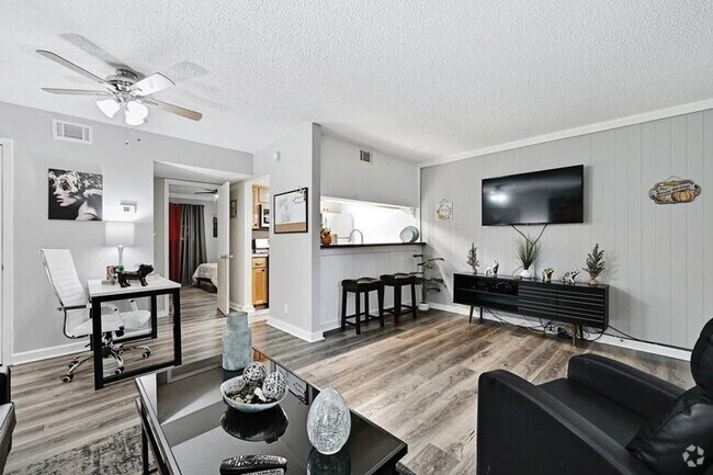 Building Photo - 711 Eberhart Ln Unit 204 Rental