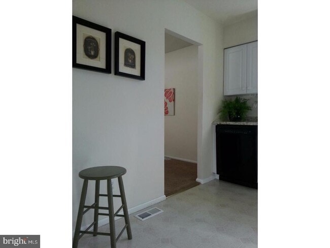 Photo - 210 Ellis St