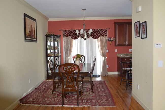 Dining Area - 1001 Woodland Hills Dr