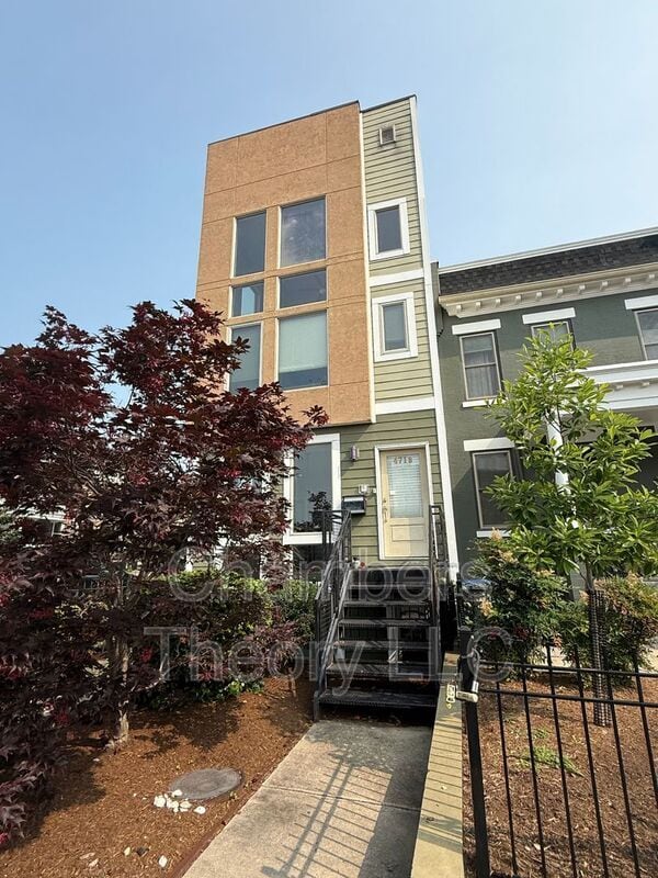 Photo - 471-B Luray Pl NW
