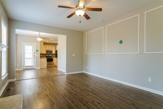 Photo - 1220 Crendall Way