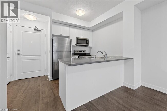 Photo - 5055 Greenlane Rd Unité 312