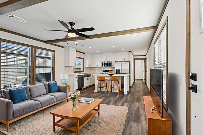 Building Photo - 1610 Fox Dr