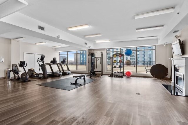 Photo - 115 W Peachtree Pl NW Unit 702