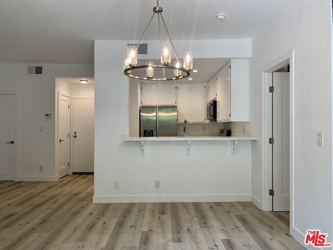Building Photo - 8505 Gulana Ave Unit 4108