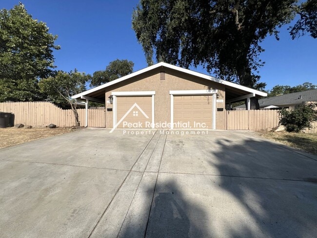 Updated Citrus Heights 3bd/1.5ba Duplex - Updated Citrus Heights 3bd/1.5ba Duplex House