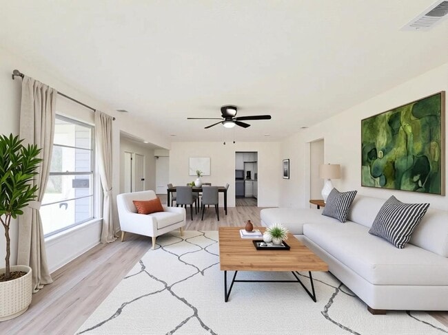 Photo - 301 Cypress St