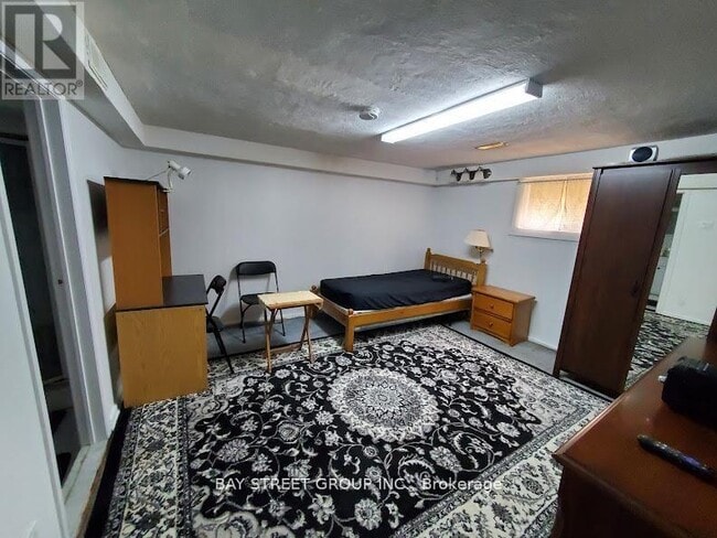 Photo - 73 Regatta Crescent
