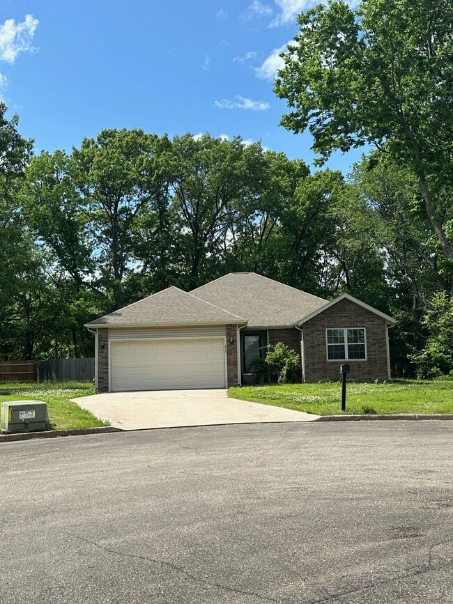 Photo - 210 N Saint Clair Ct