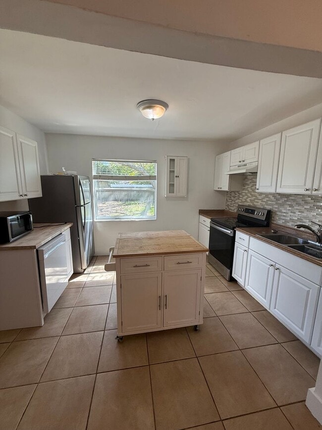 Photo - 3 BR/1BA | Newly Renovated Single Family Home | Gated backyard | In South Tampa!