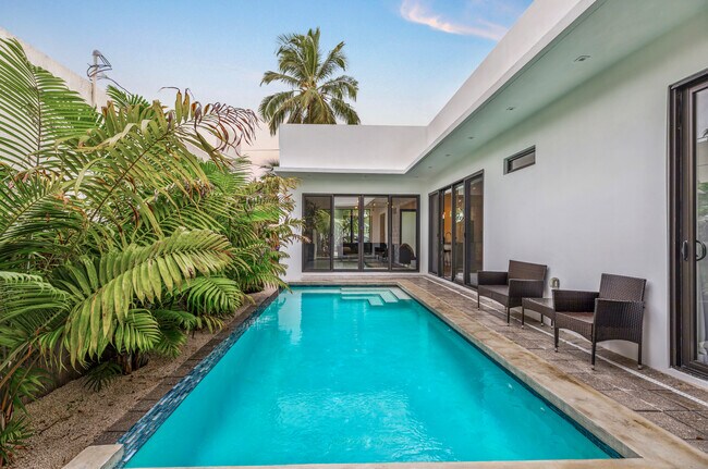 Photo - 530 NE 68th St