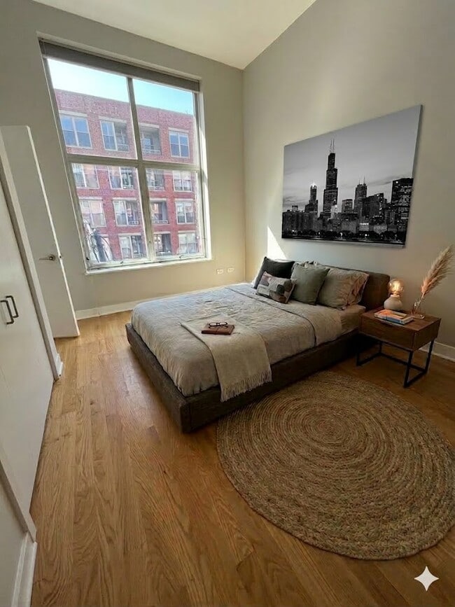 Photo - 949 W Madison St