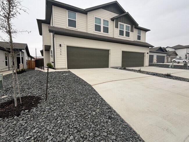 Photo - Want luxury living in the Far West ...Look no further...Amanda Park is it!