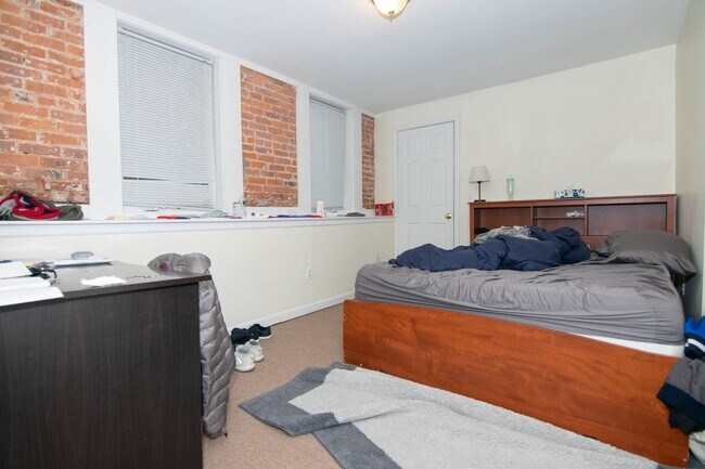 Photo - WOW! MASSIVE 6 BED/3 BATH NEAR B.U.