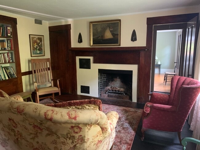 Sala de estar - 590 Craigville Beach Rd