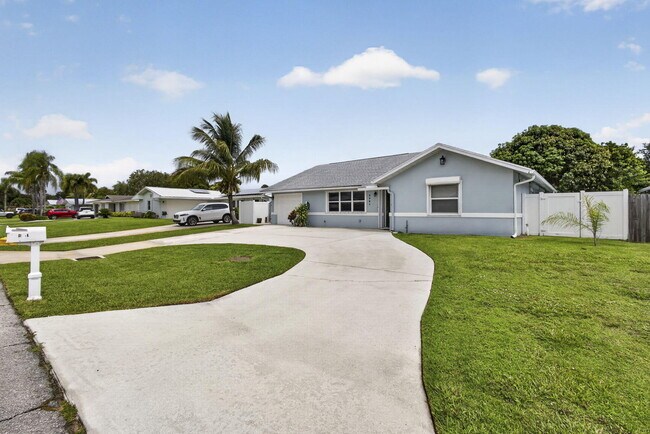 Photo - 4361 Fuschia Cir N