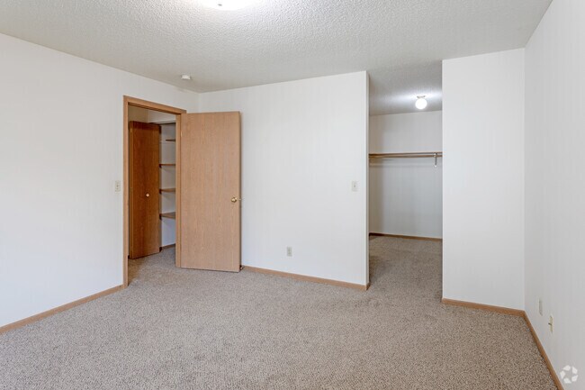 2BR, 2BA - 1368 SF