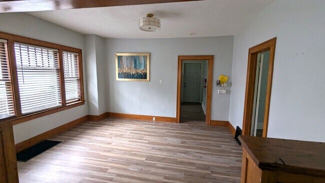 174 E Isabella Ave Unit 1
