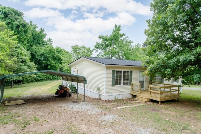 Photo - Well Maintained Three Bedroom Home!