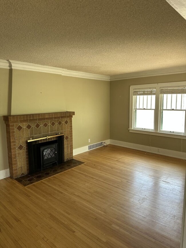 Photo - 11 15th St N