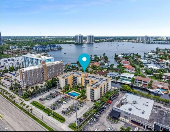 Building Photo - 2935 NE 163rd St Unit 5T