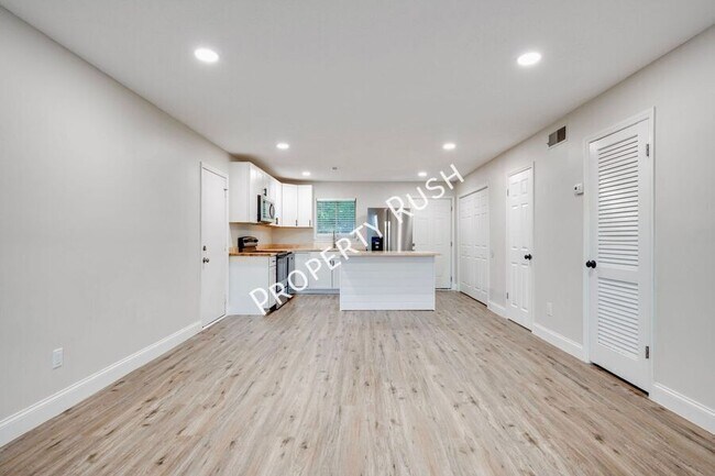 Photo - 2323 Green Forest Dr Unit A