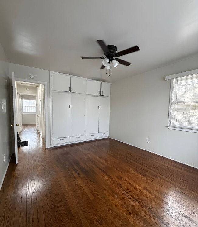 Photo - 231 W 81st St