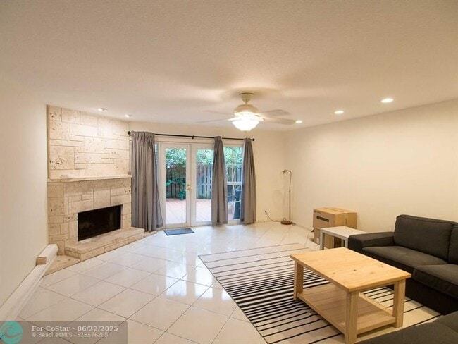 Photo - 929 SE 13th St Townhome