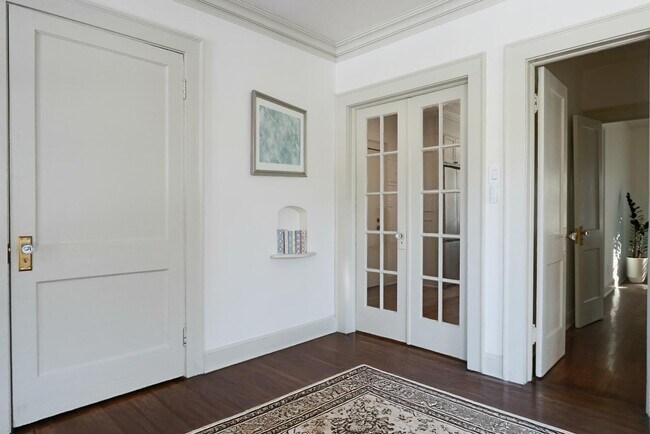 Photo - 2015 Court Ave