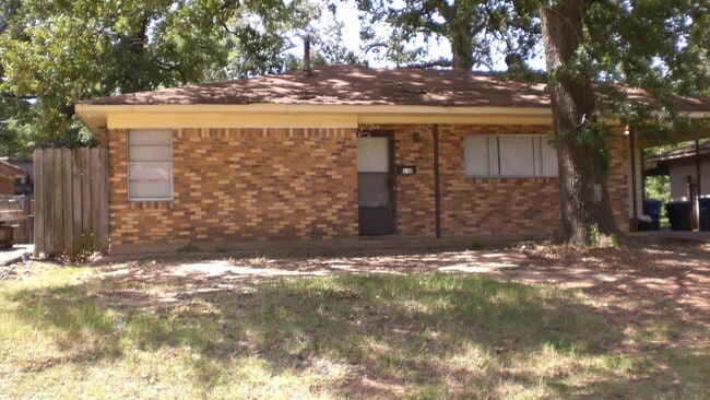 Building Photo - 638 Bringhurst Dr