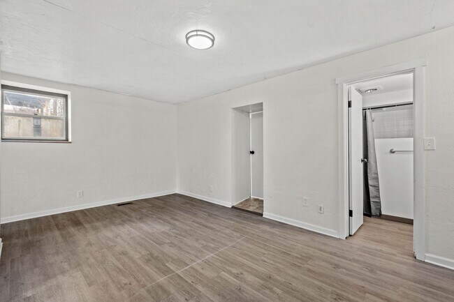 Photo - 1653 Suburban Ave Unidad 1653 Suburban Avenue - 1st Floor