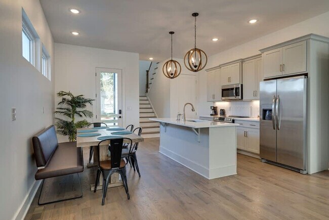 Photo - 201 Prince Ave Unidad ID1051702P