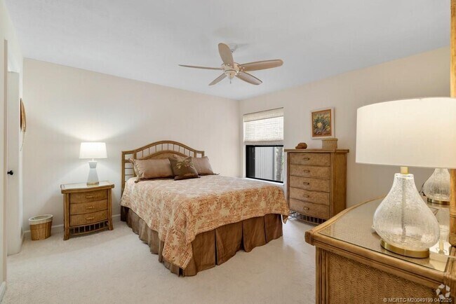Building Photo - 5626 SE Schooner Oaks Way Rental