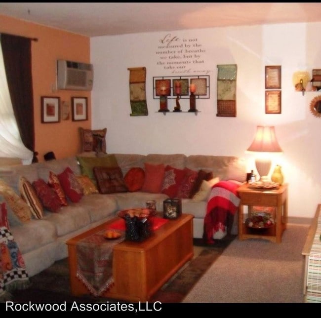 Photo - Rockwood Manor