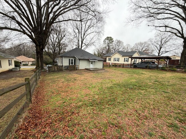 Photo - Inviting 2-Bedroom Home with Large Front Porch in KannapolisI’m