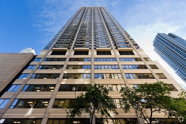 Building Photo - 30 E Huron St Unit 3605 Rental
