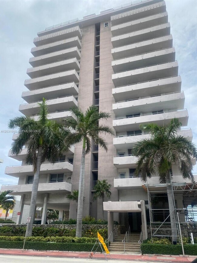 Building Photo - 9225 Collins Ave Unit 303