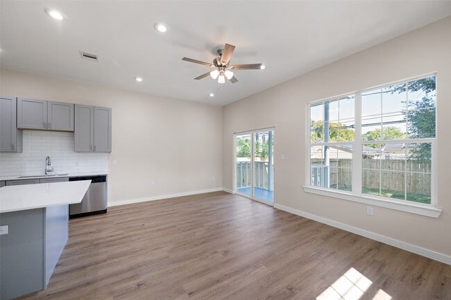 Photo - 9409 Clinton Dr