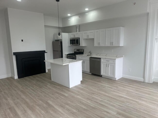 Building Photo - 386 High St Rental