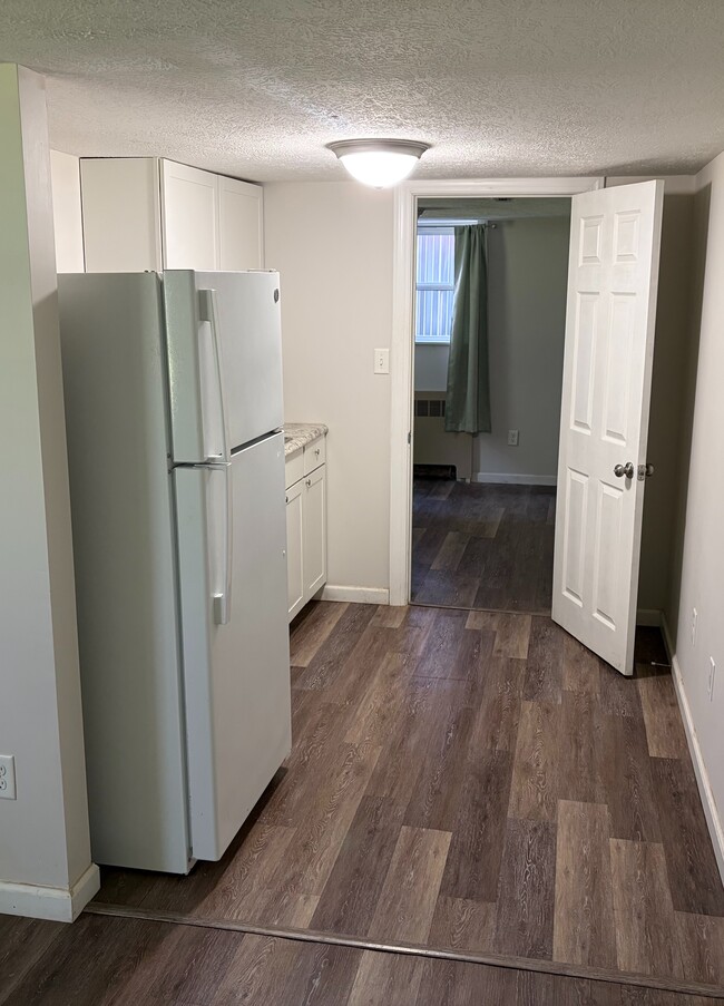 Building Photo - Eastlawn Properties Unit 9