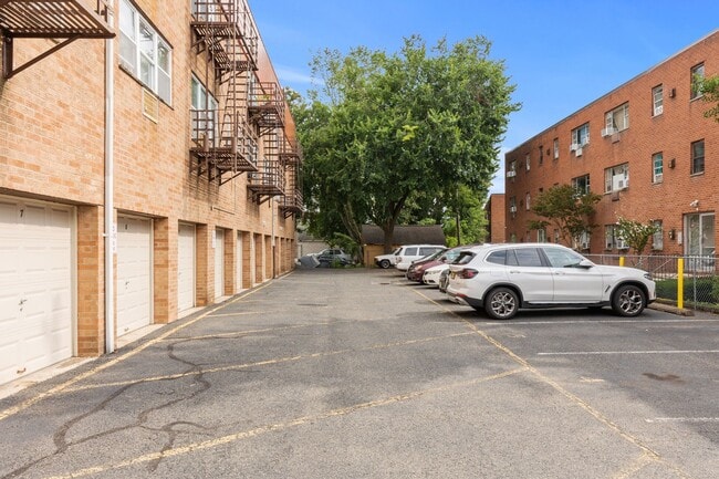 20 W Church St