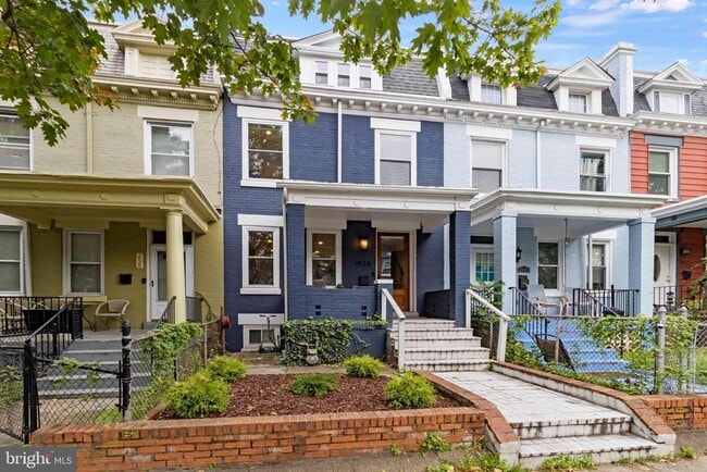 Photo - 1928 First St NE